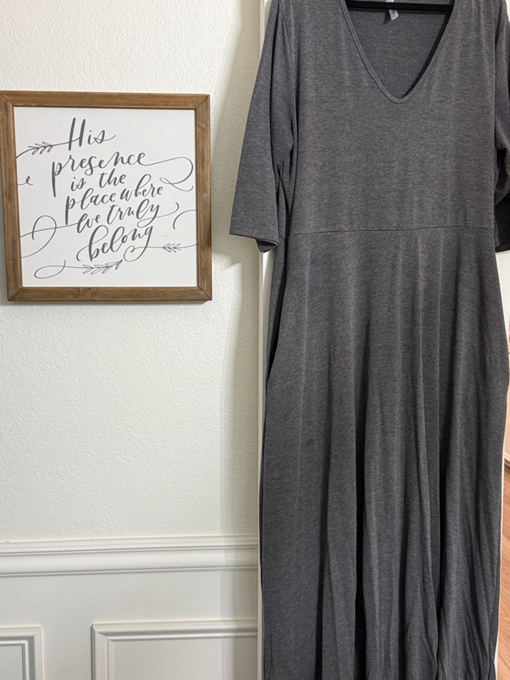 Acting Pro Charcoal Gray V-Neck Maxi Dress